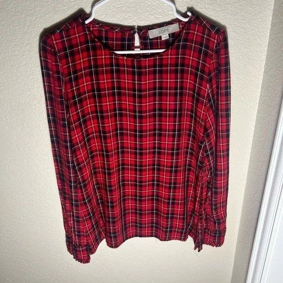 MEDIUM Loft Women's Plaid Ruffle Cuff Blouse
Top - Picture 12 of 14